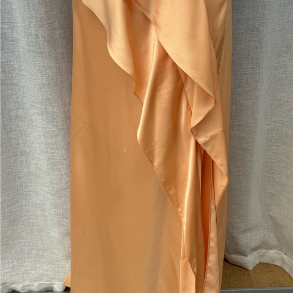 Gianni Bini Quinn ruffle draped V-neck sleeveless satin dress soft peach color - Picture 9 of 12
